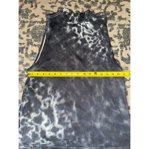 Lululemon all yours women’s tank size 6? - Picture 4 of 5